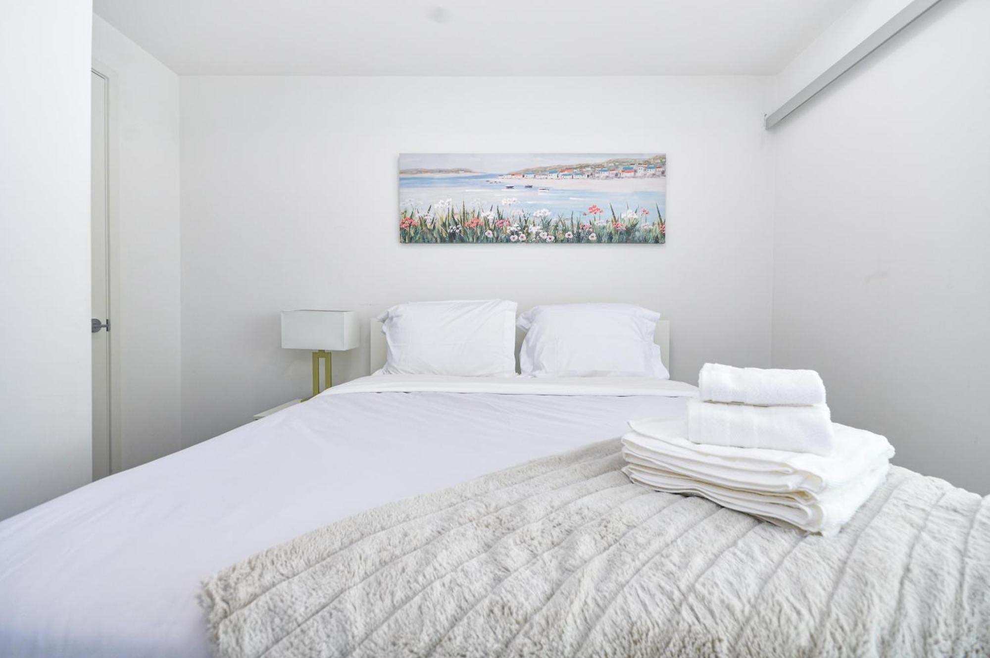 Downtown Toronto Condo Near Cn Tower, Scotiabank Arena, Rogers Centre, Union Station Dış mekan fotoğraf