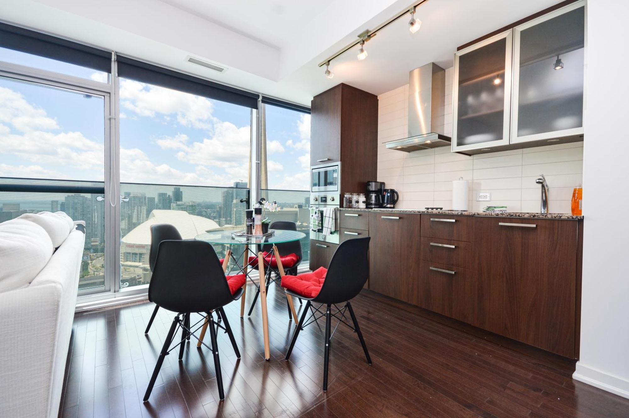 Downtown Toronto Condo Near Cn Tower, Scotiabank Arena, Rogers Centre, Union Station Dış mekan fotoğraf