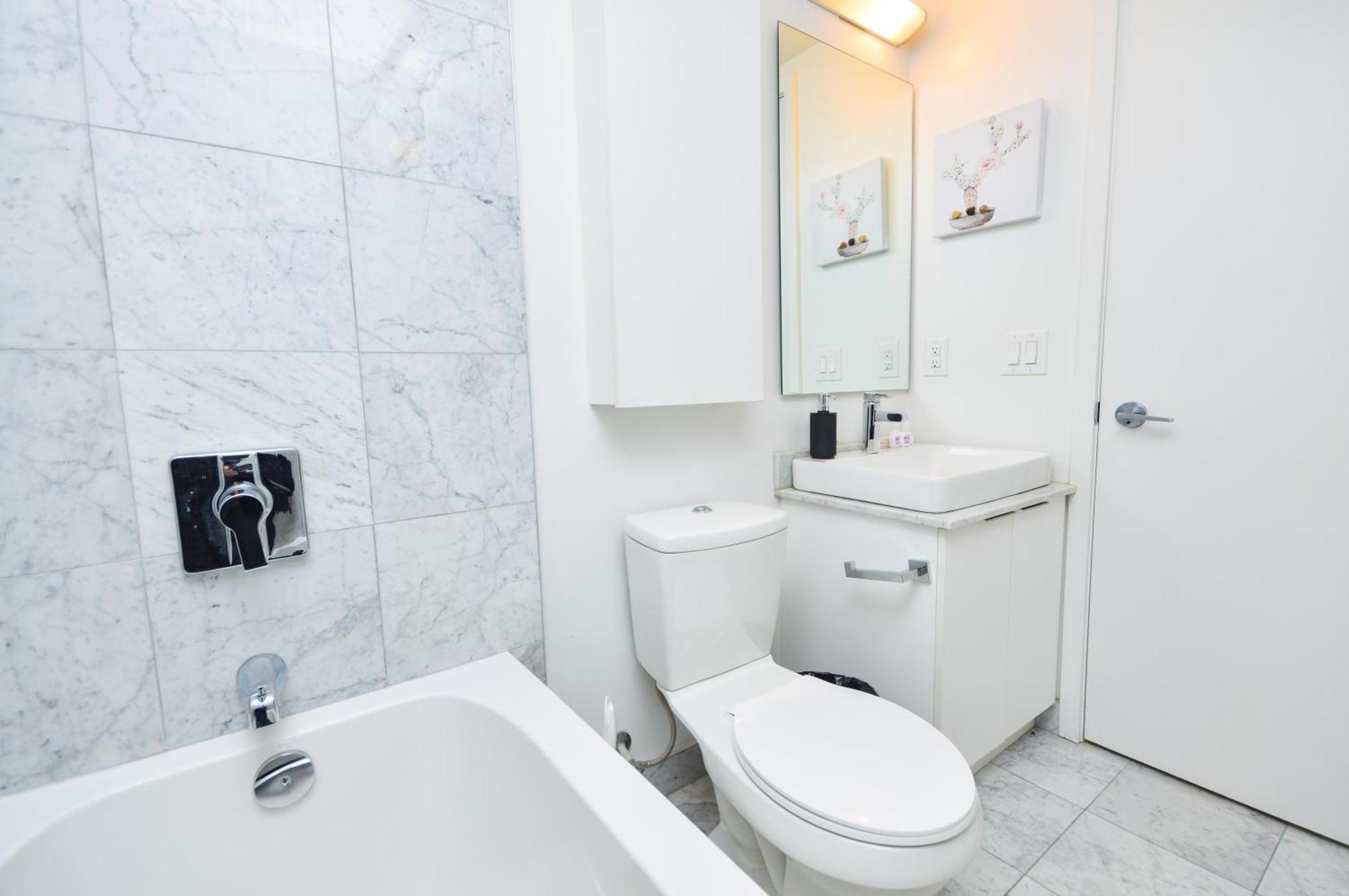Downtown Toronto Condo Near Cn Tower, Scotiabank Arena, Rogers Centre, Union Station Dış mekan fotoğraf