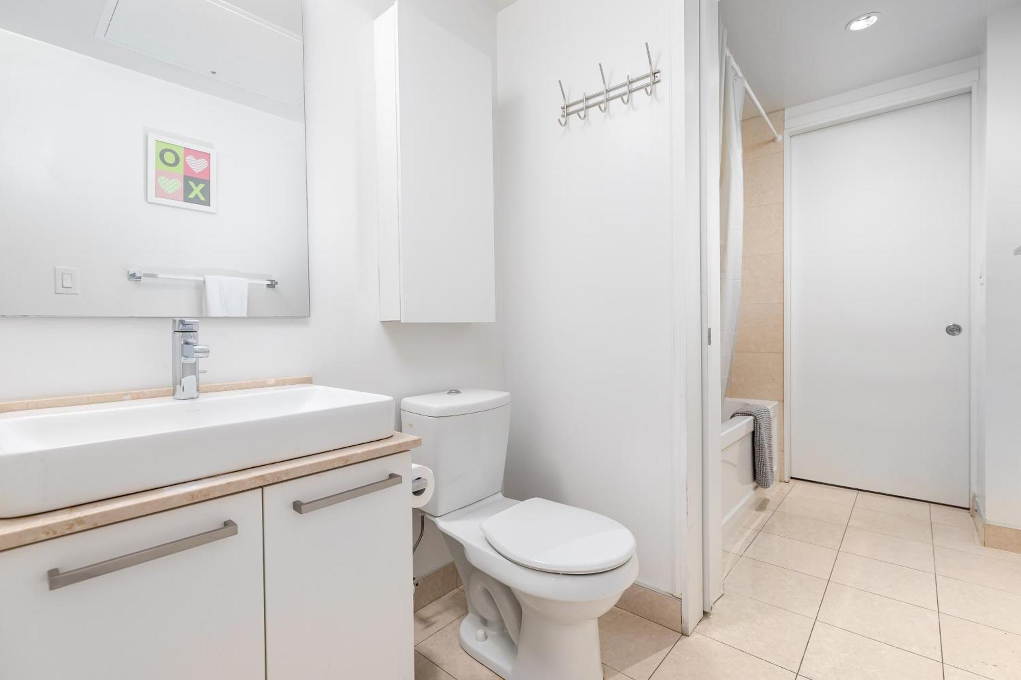 Downtown Toronto Condo Near Cn Tower, Scotiabank Arena, Rogers Centre, Union Station Dış mekan fotoğraf