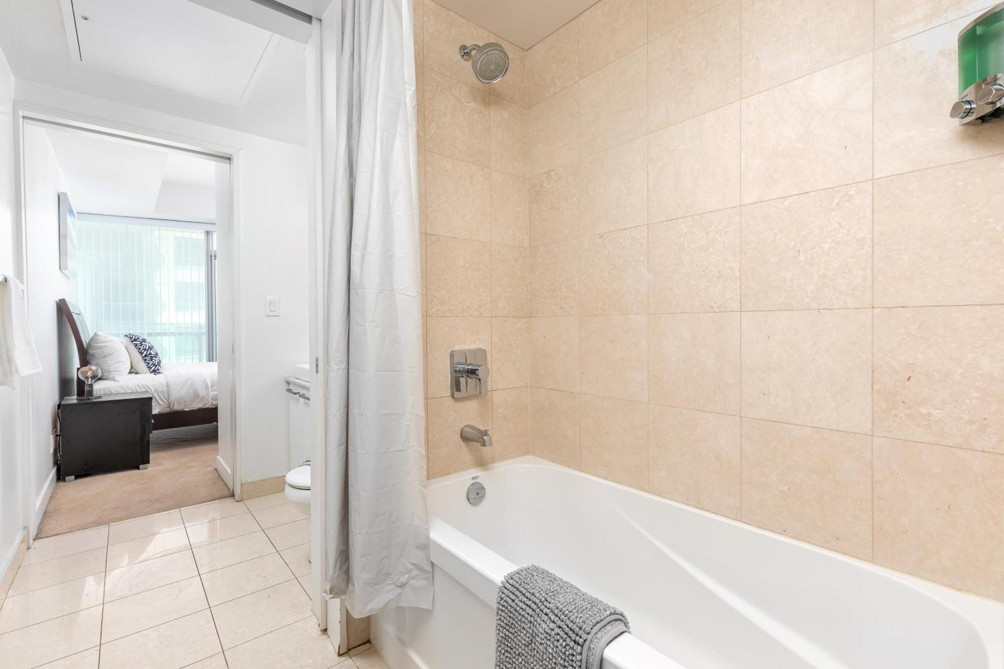Downtown Toronto Condo Near Cn Tower, Scotiabank Arena, Rogers Centre, Union Station Dış mekan fotoğraf