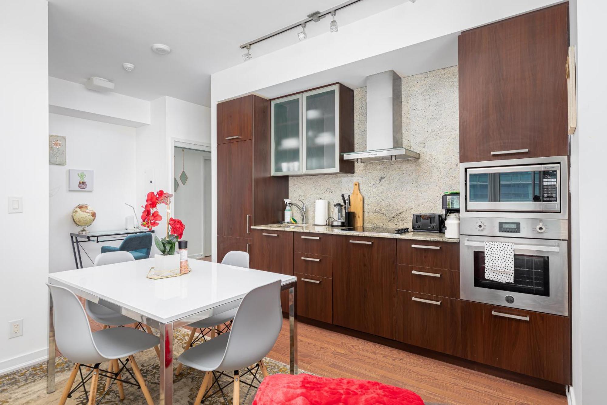 Downtown Toronto Condo Near Cn Tower, Scotiabank Arena, Rogers Centre, Union Station Dış mekan fotoğraf