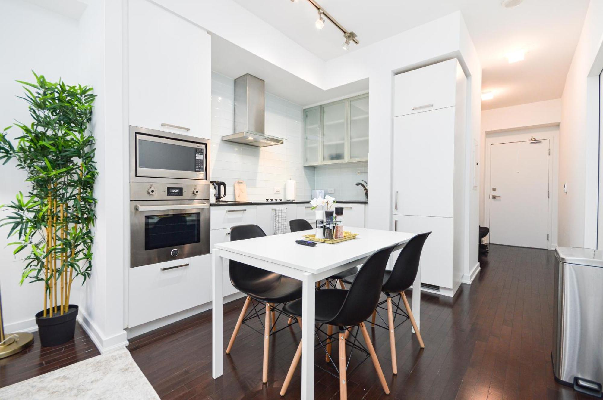 Downtown Toronto Condo Near Cn Tower, Scotiabank Arena, Rogers Centre, Union Station Dış mekan fotoğraf